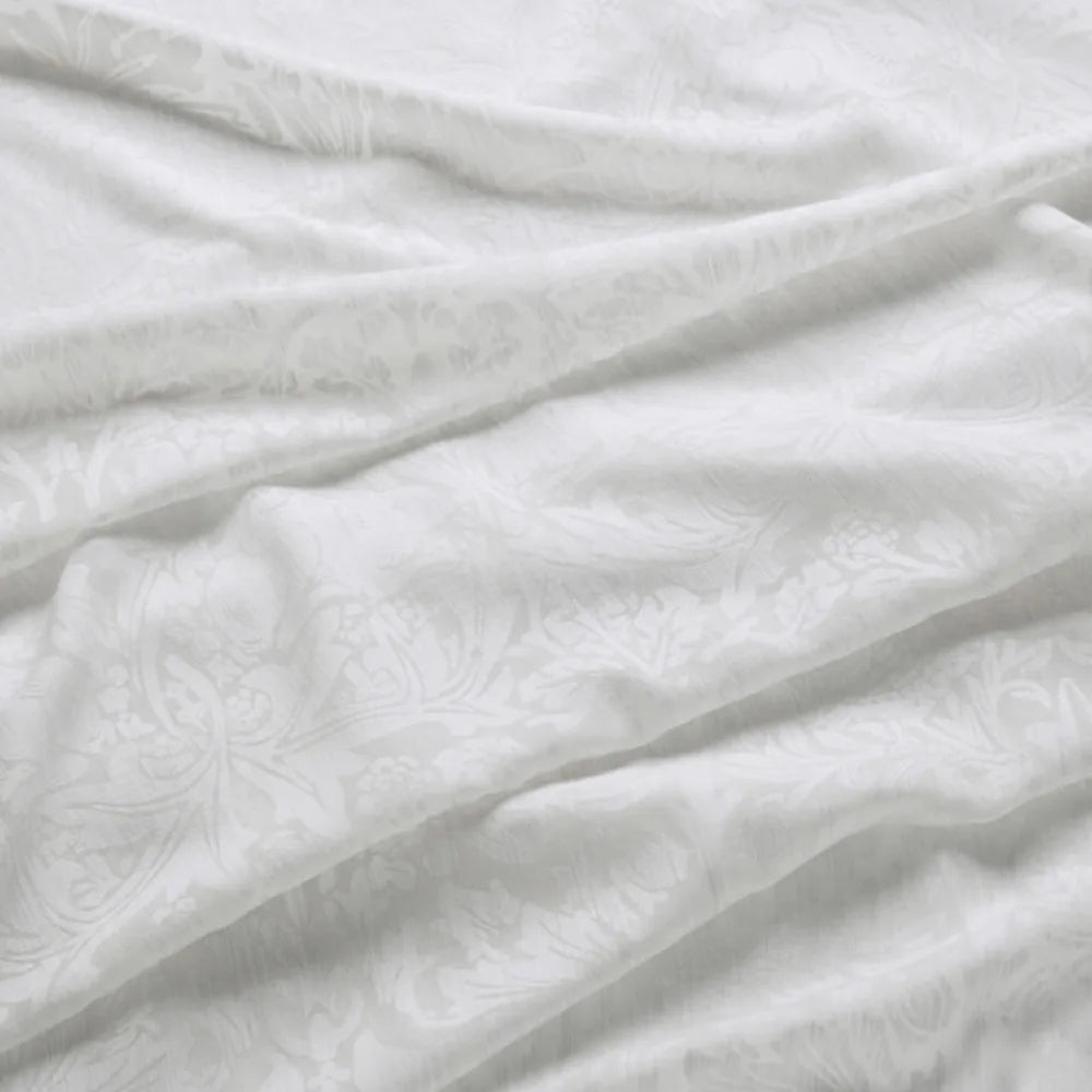 7915 Brother Rabbit Sheer 1 Frost by Wmah Designer Fabric 7915 Brother Rabbit Sheer 1 Frost by Wmah Fabric WILLIAM MORRIS AT HOME DOVECOTE VOL 1 63%POL 34%SVI 3%LIN Turkey Horizontal: 12.5 and Vertical: 20 118 in - Fabric Carolina -