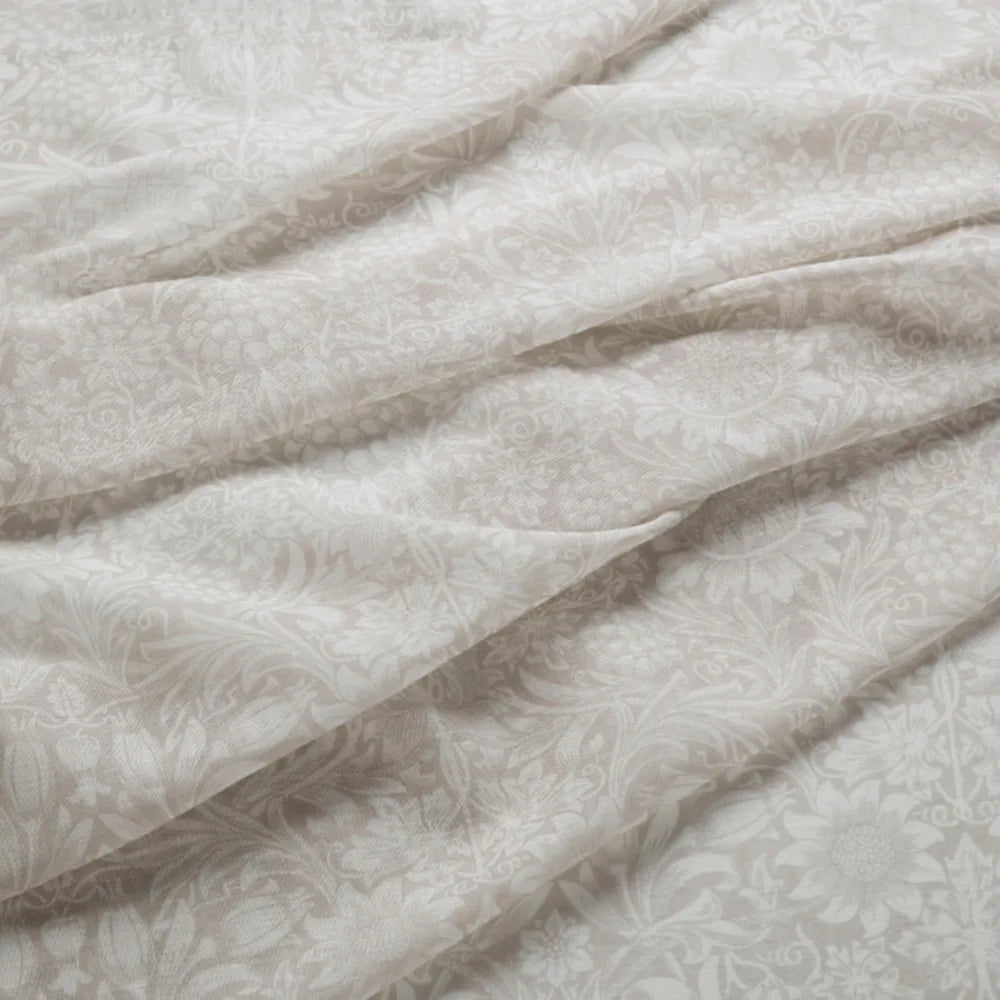 7922 Sunflower Sheer 2 Hemp by Wmah Designer Fabric 7922 Sunflower Sheer 2 Hemp by Wmah Fabric WILLIAM MORRIS AT HOME DOVECOTE VOL 1 52%COT 48%LIN Turkey Horizontal: 13.75 and Vertical: 11.875 118 in - Fabric Carolina -