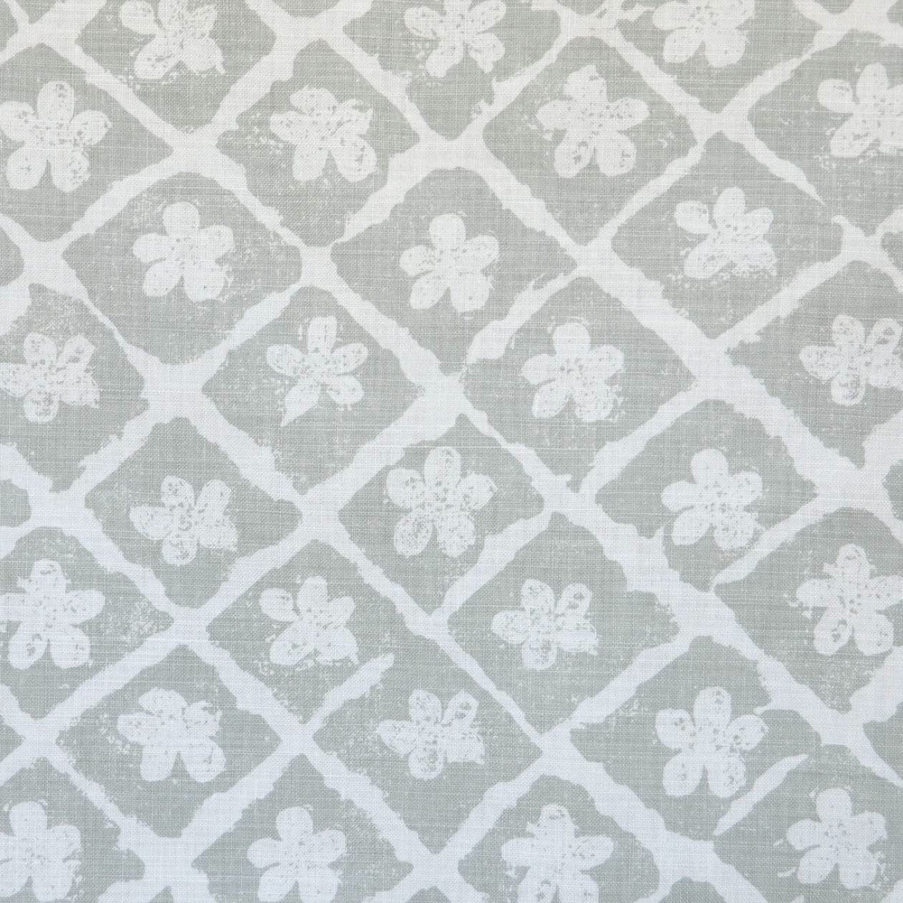 Pomeroy Grey/Oyster by Lee Jofa Fabric Lee Jofa Fabric Pomeroy Grey/OysterFabric BLITHFIELD LINEN - 88%;POLYAMIDE - 12% United Kingdom </p><p>Repeat: H: 25, V: 19.25 52.75 - Fabric Carolina -