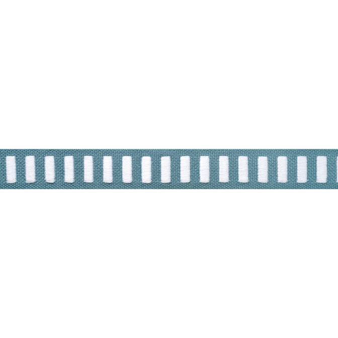Dash Tape White on Ocean E12131 by Thibaut Fabric Thibaut Fabric Dash Tape White on Ocean E12131Fabric Tapes & Trims Volume 2 90% Cotton, 10% Polyester INDIA </p><p>Repeat: V: 0.5 1 - Fabric Carolina -