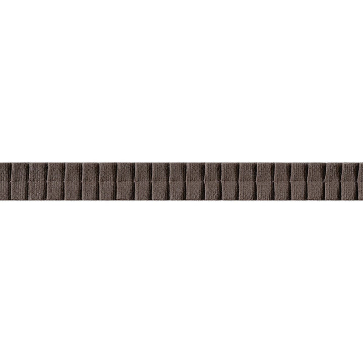 Pleated Tape Chocolate E12317 by Thibaut Trim Thibaut Trim Pleated Tape Chocolate E12317Trim SOLEIL TEXTURES 100% Cotton U.S.A </p><p>Repeat: H: , V: 0.87 in  (2.21 cm) - Fabric Carolina -