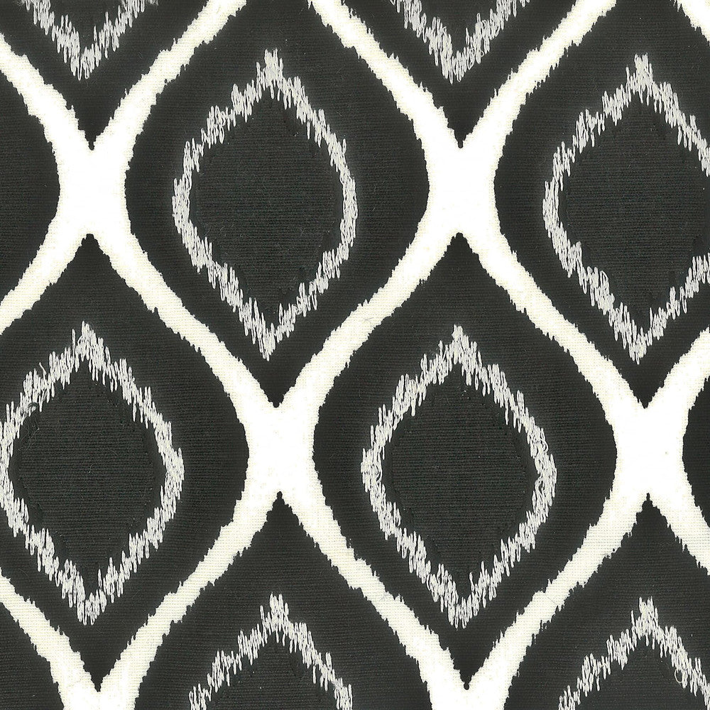 Fascinate 3 Onyx by Stout Fabric Stout Fabric Fascinate 3 OnyxFabric RAINBOW LIBRARY CHROME/NICKEL INDIA </p><p>Repeat: H: 3.500, V: 5.000 51 in - Fabric Carolina -