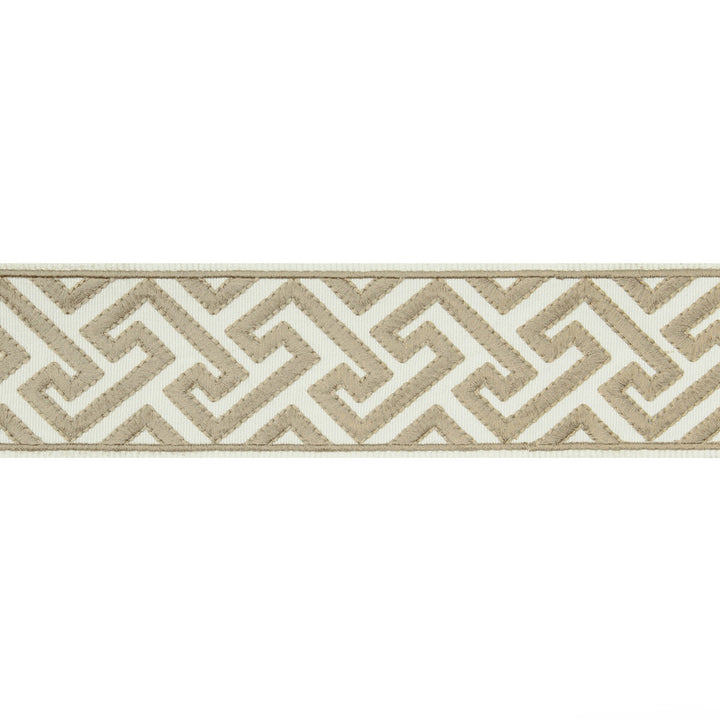 Sanchi Tape Wheat by Brunschwig & Fils Trim Brunschwig & Fils Trim Sanchi Tape WheatTrim TREILLIS PASSEMENTERIE POLYESTER - 100% India </p><p>Repeat: H: 2.37, V: 1.77 2.37 - Fabric Carolina -