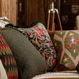 Mind The Gap Pillows DER KÖNIG Black Velvet Cushion (LC40202)
