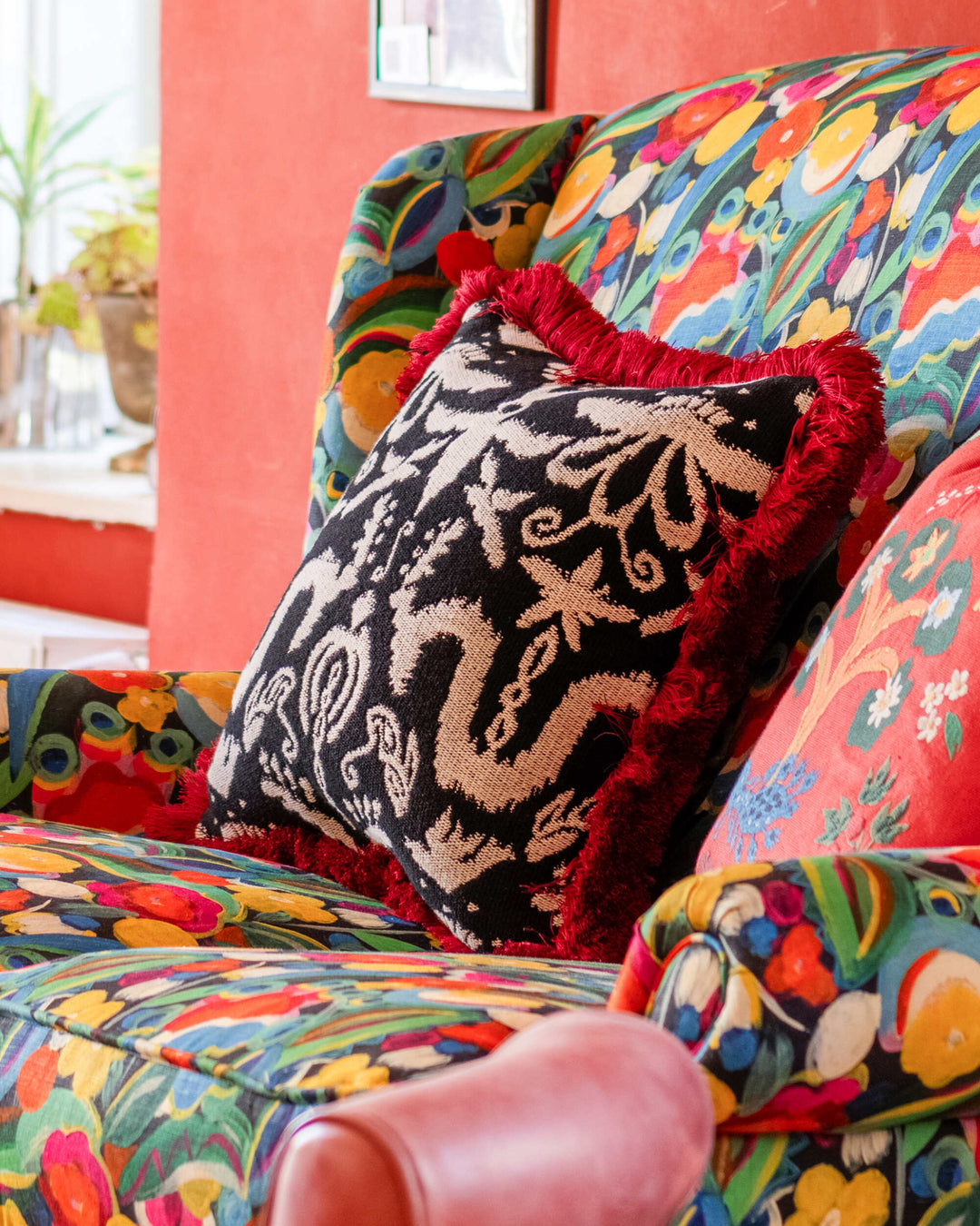 ZENOBIA cushion (LC40273) by Mind The Gap | LC40273 | TRANSYLVANIAN RHAPSODY | 50 x 50 cm / 20 x 20 in | Black, White | Fringes all around | Duck feather | 40% Wool, Other Fibers, 20% Cotton | Fabric Carolina | https://www.fabriccarolina.com/